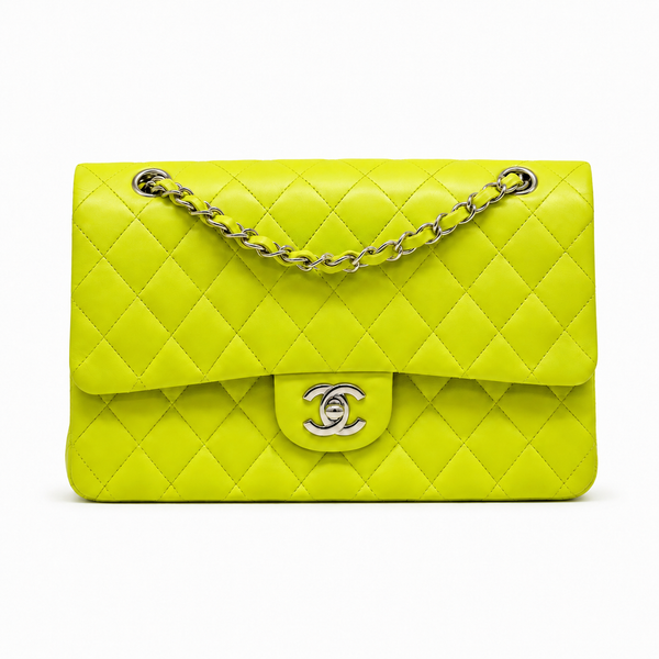 Chanel Classic Medium en piel de cordero amarilla – herrajes plateados